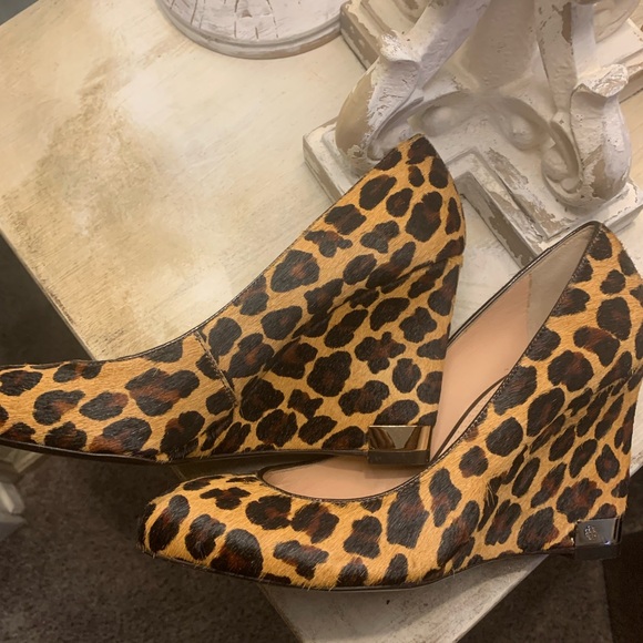 NEVER WORN!!! TORY BURCH - Picture 4 of 5